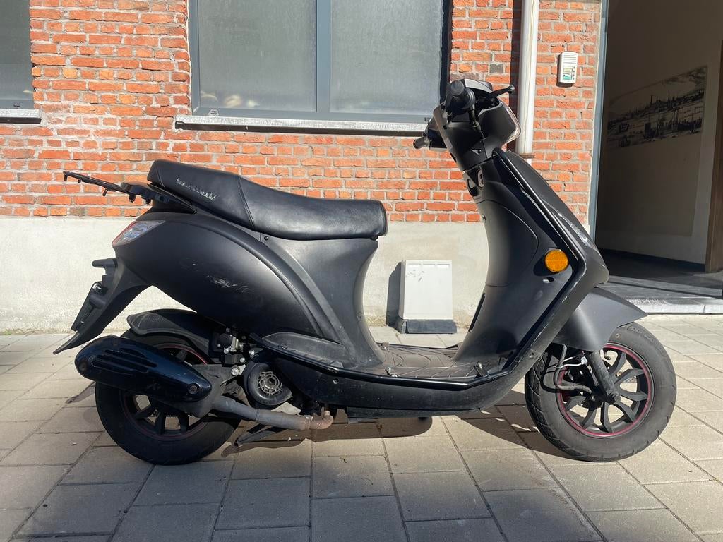 La souris city s mat zwart, Ophalen, Benzine, 50 cc, Klasse B (45 km/u)