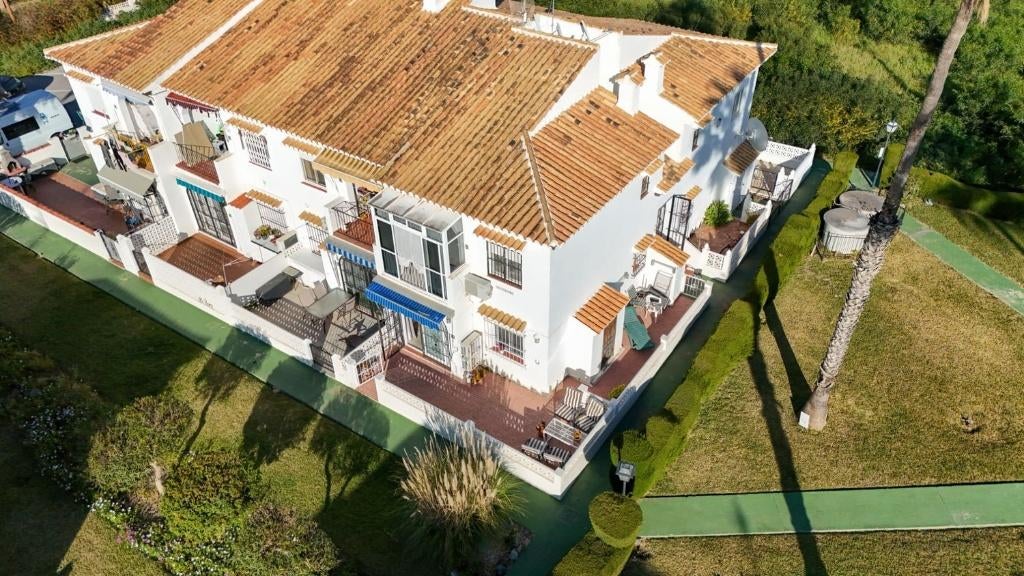 Gelijkvloerse hoekwoning bij zoutmeren in Torrevieja, Immo, Buitenland, 40 m², Torrevieja, Spanje, 1 kamers