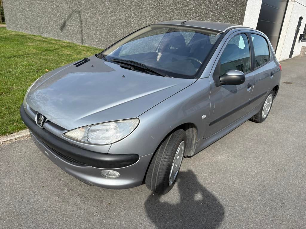 Peugeot 206 essence avec climatisation 135 000 km, Argent ou Gris, Achat, Entreprise, Noir