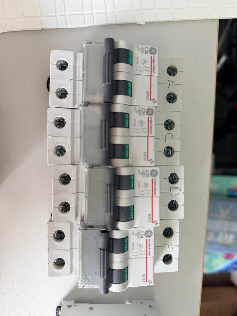 Lot Vynckier & Teco & Schneider zekeringen, Doe-het-zelf en Bouw, Elektriciteit en Kabels, Zo goed als nieuw, Ophalen