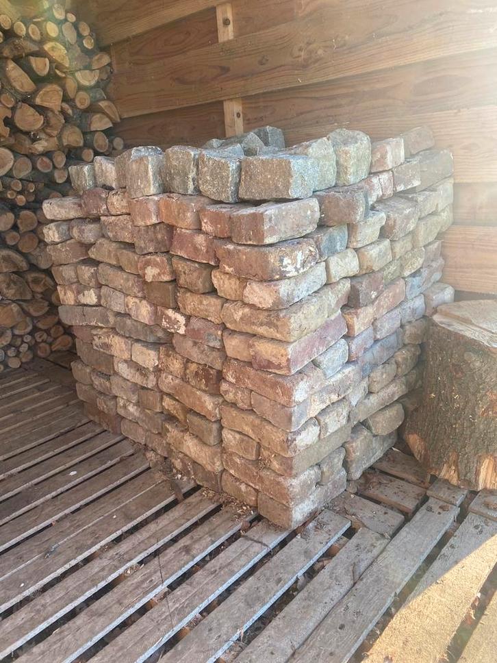 Briques réfractaires (environ 0,65 m3), solidement empilées, Bricolage & Construction, Briques, Utilisé, Briques, Enlèvement