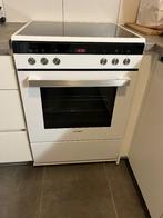 Fornuis met oven, Elektronische apparatuur, Ophalen, 4 kookzones, Zo goed als nieuw, Energieklasse A of zuiniger