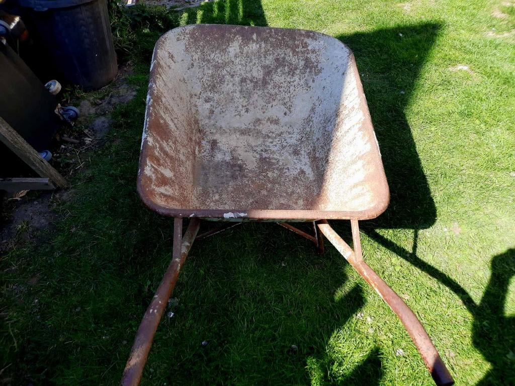 Grote kruiwagen in goed staat, Ophalen