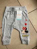 Nieuw Grijs Minnie Mouse ( Disney ) broekje - Maat 62 - 68, Enfants & Bébés, Vêtements de bébé | Taille 62, Enlèvement ou Envoi