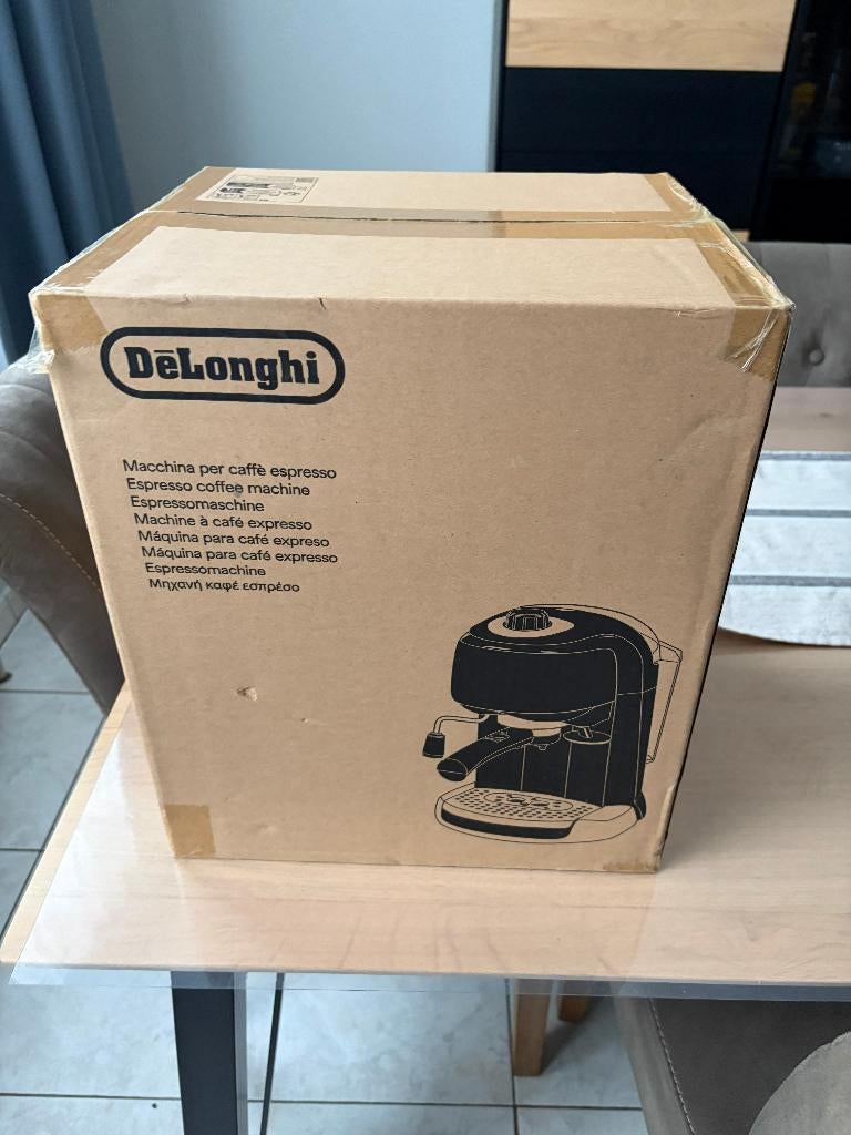 DeLonghi EC201 Expresso met opschuimer: NIEUW, Elektronische apparatuur, Koffiezetapparaten, Nieuw, Gemalen koffie, Koffiepads en cups