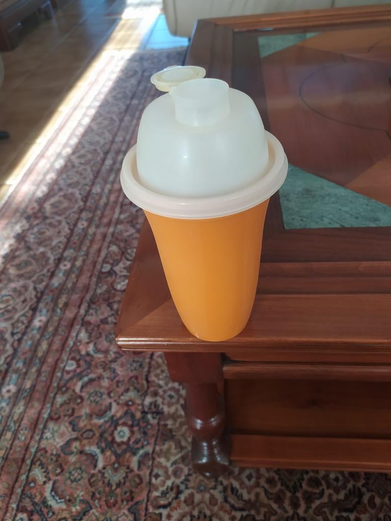 Cocktail shaker van tupperware, Enlèvement