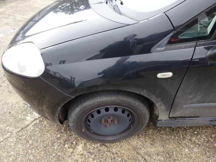 Scherm links-voor van een Fiat Punto Grande (891B), Auto-onderdelen, Carrosserie, Fiat, Gebruikt, 3 maanden garantie, Ophalen of Verzenden