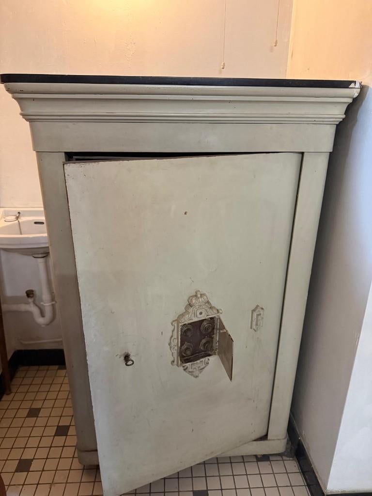 Antieke kluis, Ophalen