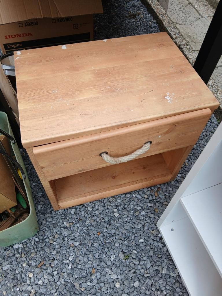 Gratis nachtkastje, Ophalen