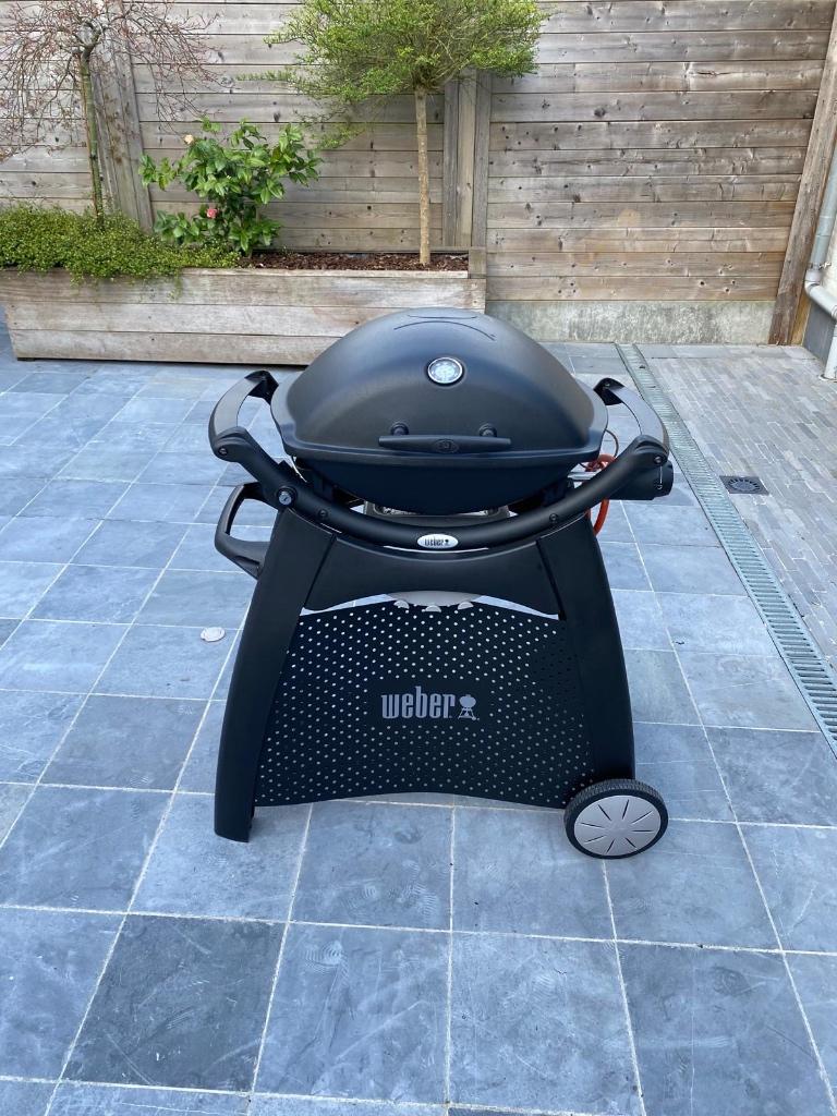 Weber bbq met regenhoes, Ophalen, Zo goed als nieuw, Weber