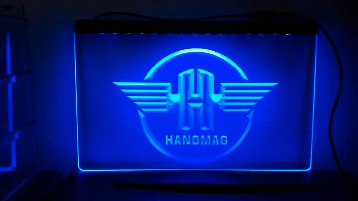 Hanomag LED decoratie reclame verlichting lamp kado tractor, Collections, Marques & Objets publicitaires, Neuf, Table lumineuse ou lampe (néon)