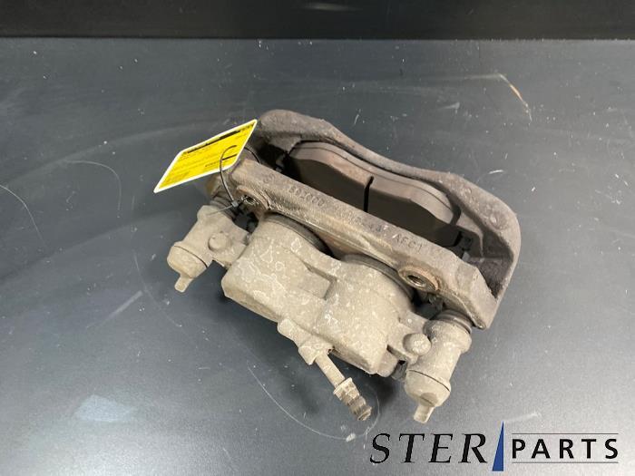 Etrier de frein (pince) avant droit d'un Mercedes Vito, 3 mois de garantie, Utilisé, -, -