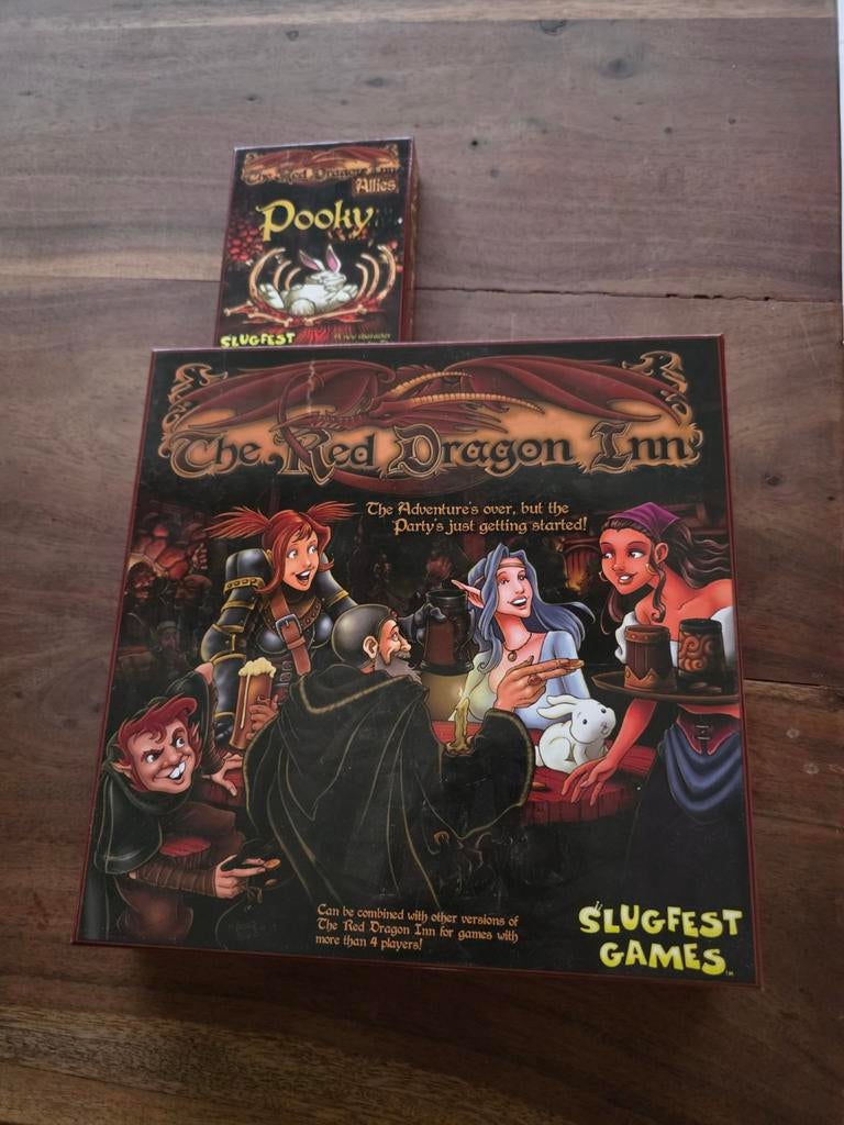 Red dragon inn + pooky expansion, Vijf spelers of meer, Ophalen of Verzenden, Zo goed als nieuw, Slugfest