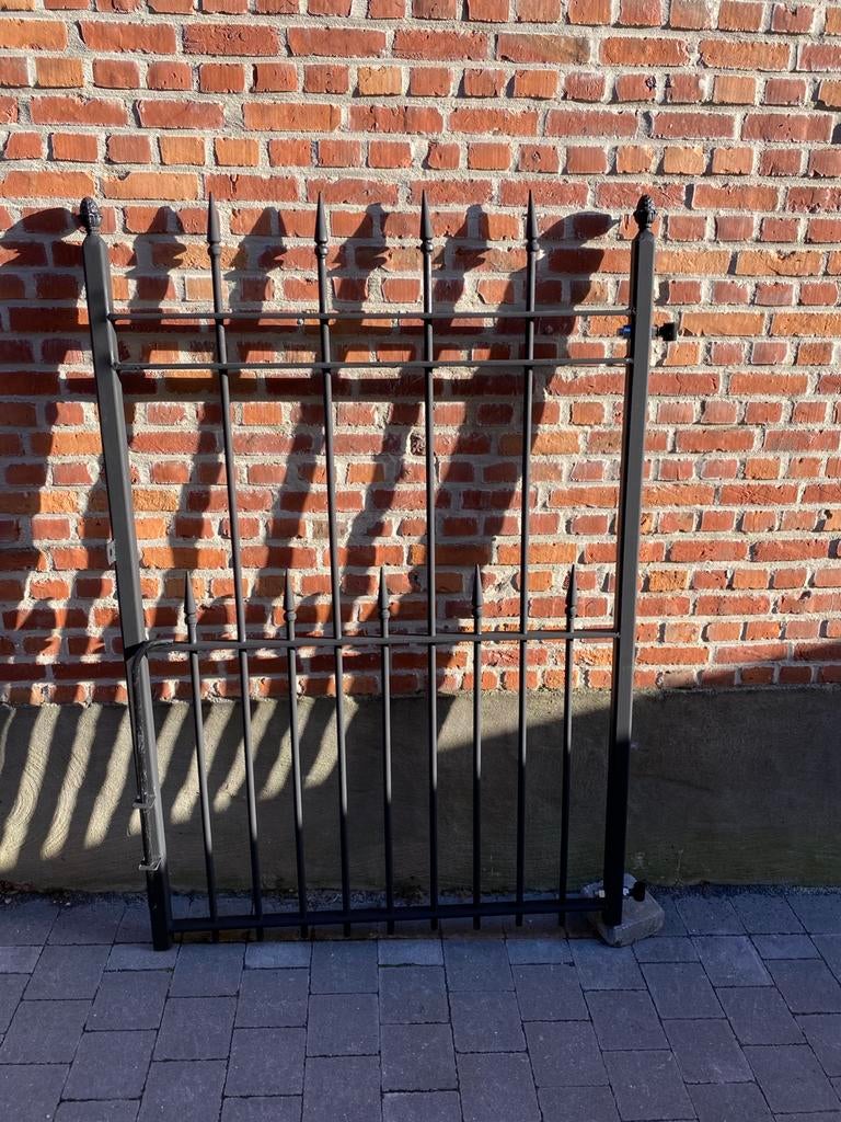 Zeer mooi smeedijzeren zwart poortje vol ijzer degelijk, Ophalen, Zo goed als nieuw