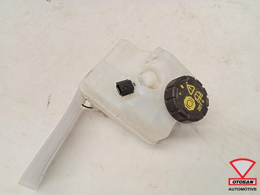 R servoir de liquide de frein Smart Fortwo 453 2014+, Mercedes-Benz AG, Utilisé, Mercedesstrasse 120
70372  Stuttgart, DE, Dialog@mercedes-benz.com