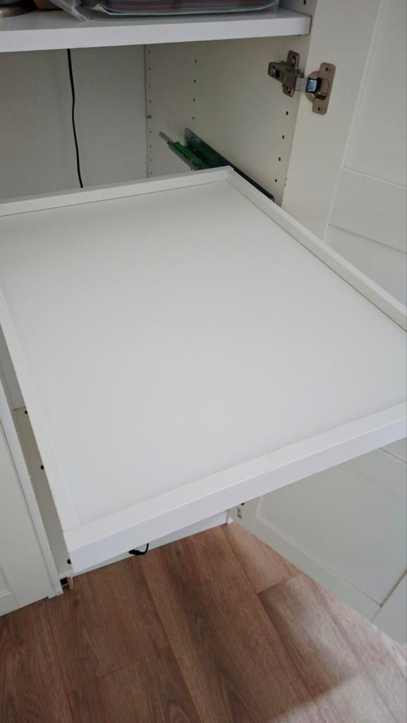 Étagère coulissante IKEA KOMPLEMENT - blanche - 50x58 cmIKEA, Maison & Meubles, Armoires | Penderies & Garde-robes, Enlèvement
