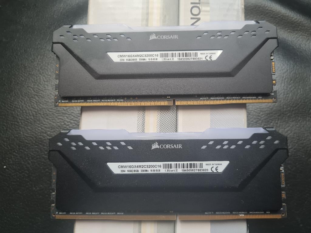 Ram ddr4 Corsair Vengeance RGB Pro 16 Gb (2x8) 3200 MHz C16, Enlèvement ou Envoi, DDR4, Comme neuf, Desktop
