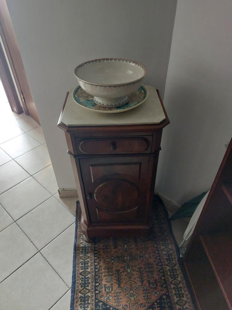 Kleine antiek kast, Enlèvement