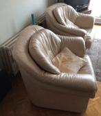 Trois-places et 2 clubs en cuir beige, Maison & Meubles, Canapés | Sofas & Chaises Longues, 75 à 100 cm, 200 à 250 cm, Enlèvement