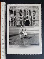 Foto Ieper De Hallen, Verzamelen, Foto's en Prenten, Foto, Ophalen of Verzenden, Zo goed als nieuw, 1940 tot 1960