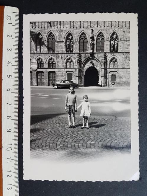 Foto Ieper De Hallen, Verzamelen, Foto's en Prenten, Zo goed als nieuw, Foto, Gebouw, 1940 tot 1960, Ophalen of Verzenden