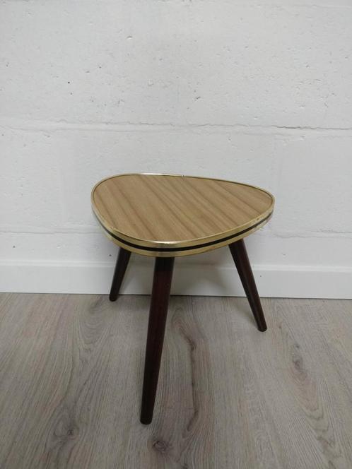 Vintage midcentury bijzettafeltje | plantentafel | krukje, Huis en Inrichting, Tafels | Bijzettafels, Zo goed als nieuw, Ophalen of Verzenden