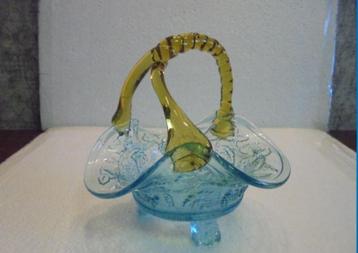 ANCIEN JOLI PANIER en VERRE BLEU avec ANSE TORSADEE- beschikbaar voor biedingen