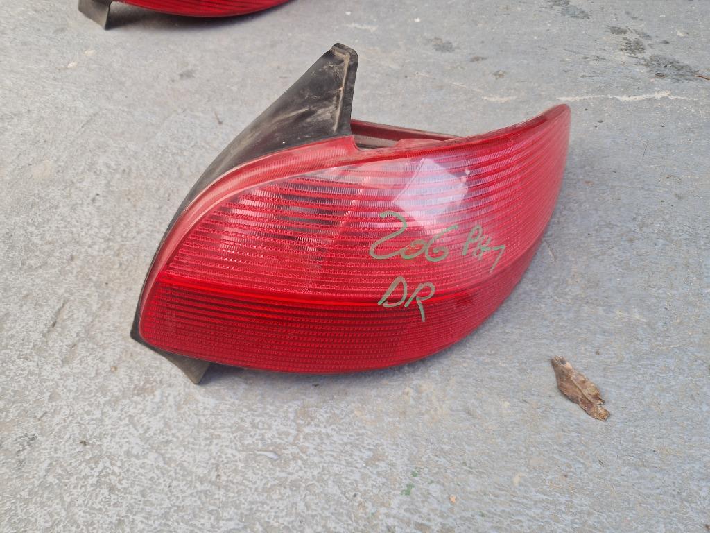 Feux arriere DROIT PEUGEOT 206 feu optique feu phare, Autos : Pièces & Accessoires, Enlèvement, Peugeot