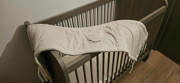 Babybed - meegroeibed + vele extra's, Kinderen en Baby's, Kinderkamer | Bedden, Zo goed als nieuw, Matras, Ophalen of Verzenden