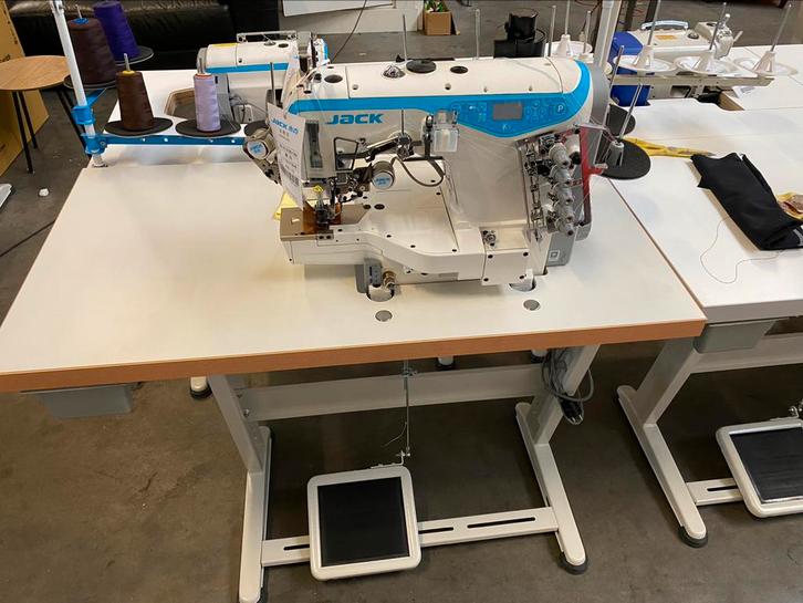 Industriële naaimachine coverlock interlock automaat nieuw, Hobby en Vrije tijd, Naaimachines en Toebehoren, Nieuw, Naaimachine