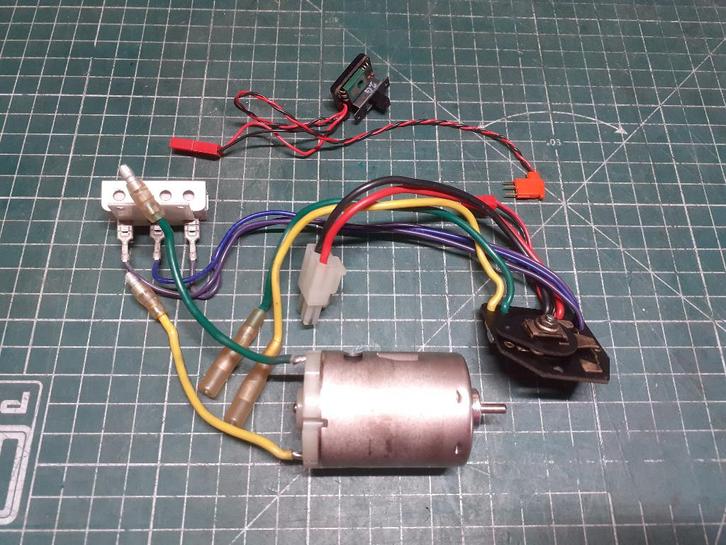 Tamiya mechanische variator + RS540-motor + BEC, Hobby en Vrije tijd, Modelbouw | Radiografisch | Auto's, Zo goed als nieuw, Onderdeel