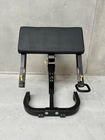 Technogym pure strength biceps curl bankje preacher curl