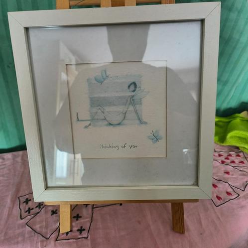 Witte kader met tekening in, Huis en Inrichting, Woonaccessoires | Wanddecoraties, Zo goed als nieuw, Ophalen