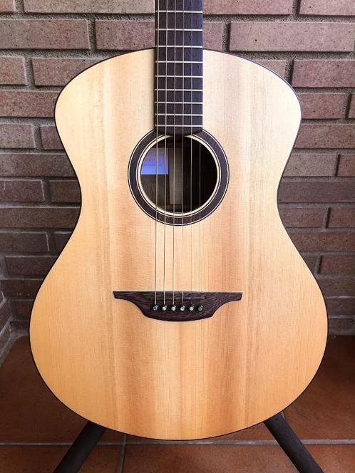 VOLKSGITAAR VAN LUTHIER CARLUCCI GRAND AUDITORIUM ELECTRO, Muziek en Instrumenten, Snaarinstrumenten | Gitaren | Akoestisch, Nieuw