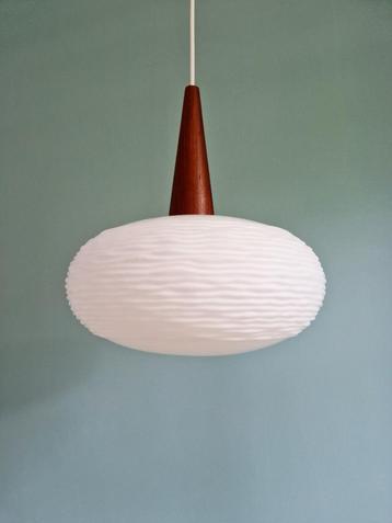 Suspension en opaline blanche et teck, style scandinave,1960, Enlèvement ou Envoi