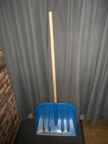 Sneeuwruim schop / Blauw beschikbaar voor biedingen