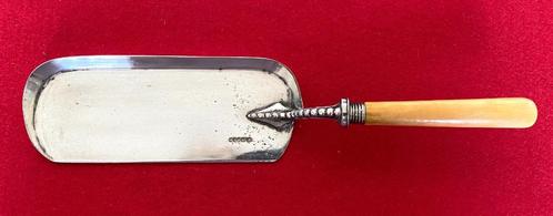 Vintage kruimelschep van zilverkleurig metaal met keurmerk, Antiek en Kunst, Antiek | Woonaccessoires, Ophalen of Verzenden