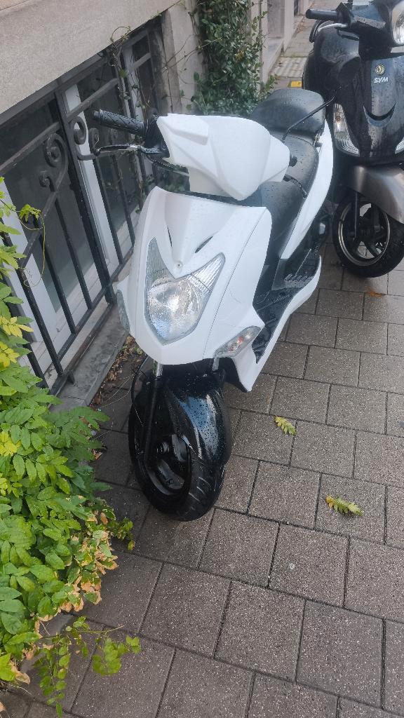 A klasse scooter Kymco agility 50 rs., Fietsen en Brommers, Scooters | Kymco, Gebruikt, Agility, Klasse A (25 km/u), Benzine, Ophalen