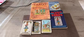 3x Tarot boeken + spel kaarten beschikbaar voor biedingen