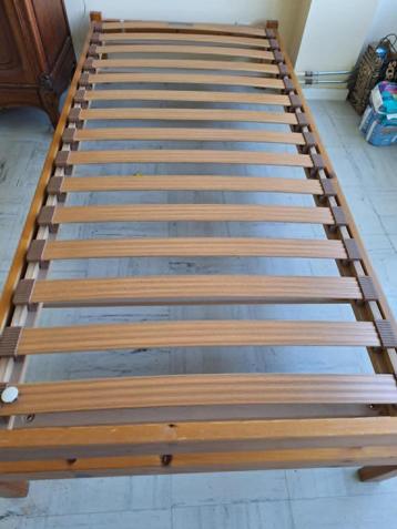 1 persoons bed met latten bodem beschikbaar voor biedingen