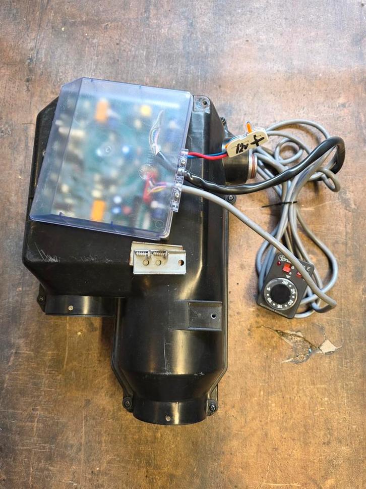 Truma kachel E2400 op 12v en 30mB met bedieningsschakelaar, Caravans en Kamperen, Mobilhome-accessoires, Zo goed als nieuw, Ophalen of Verzenden