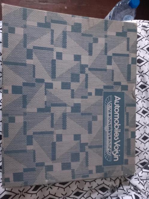 Livre collection automobile voisin, Verzamelen, Overige Verzamelen, Zo goed als nieuw, Ophalen