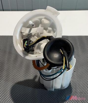 BMW F40 BENZINE POMP 7300472 beschikbaar voor biedingen