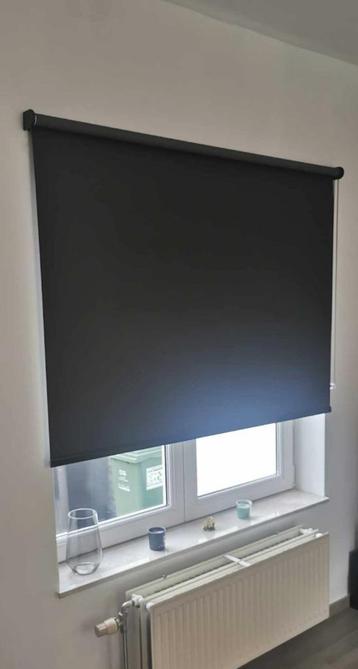 Stores enrouleurs NEUFS. 3 dimensions différentes. beschikbaar voor biedingen