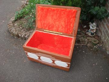 coffre de rangement vintage  beschikbaar voor biedingen