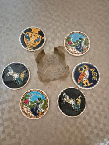 Griekse stijl onderzetters/ onderleggers met houten houder  beschikbaar voor biedingen