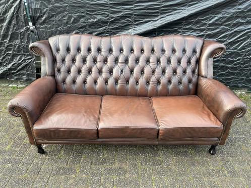 Prachtige Chesterfield zetel bruin hoge rug GRATIS GELEVERD!, Antiek en Kunst, Antiek | Meubels | Stoelen en Sofa's, Ophalen of Verzenden