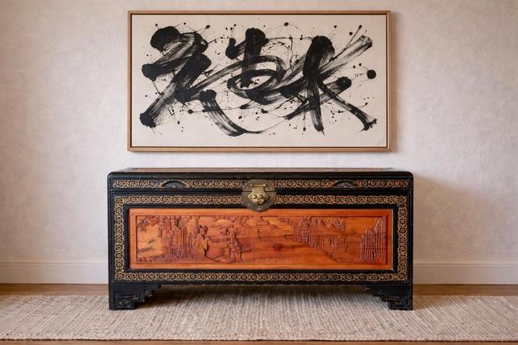 Chinese koffer kist houtgravure, Huis en Inrichting, Woonaccessoires | Kisten, Ophalen