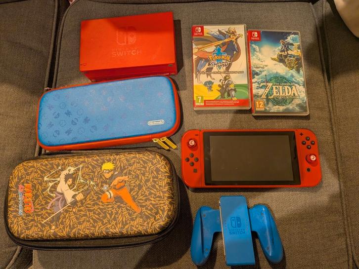 Nintendo Switch Mario Edition met toebehoren en 2 spelletjes, Games en Spelcomputers, Spelcomputers | Nintendo Switch, Zo goed als nieuw