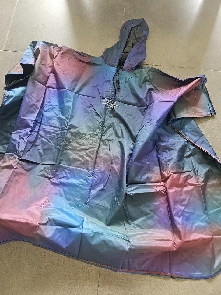 Tomorrowland - poncho, Verzamelen, Complete verzamelingen en Collecties, Ophalen of Verzenden